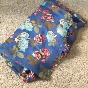 Beautiful blue scarf!